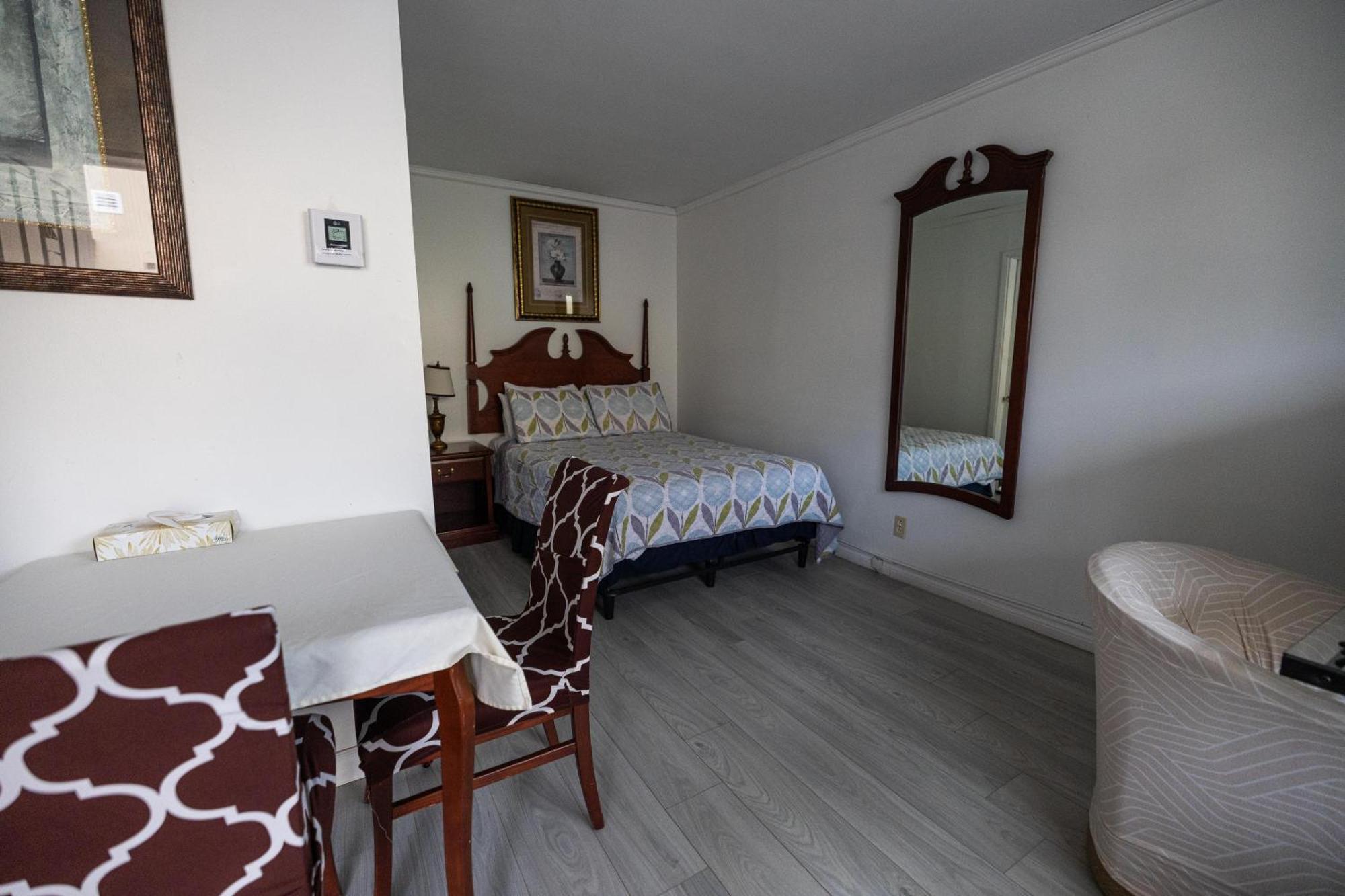 Motel Deblois Sainte-Anne-de-Beaupré Buitenkant foto