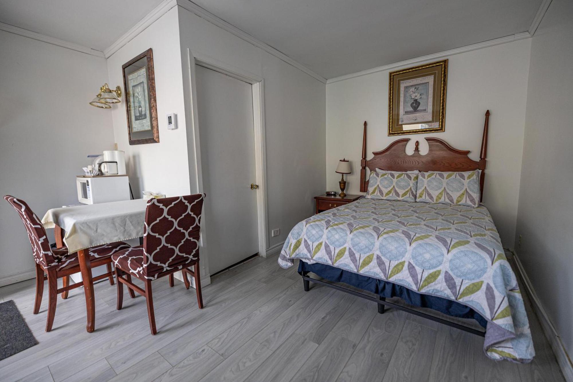 Motel Deblois Sainte-Anne-de-Beaupré Buitenkant foto
