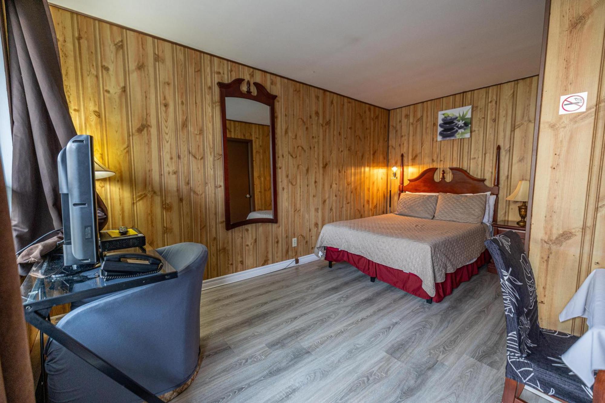 Motel Deblois Sainte-Anne-de-Beaupré Buitenkant foto