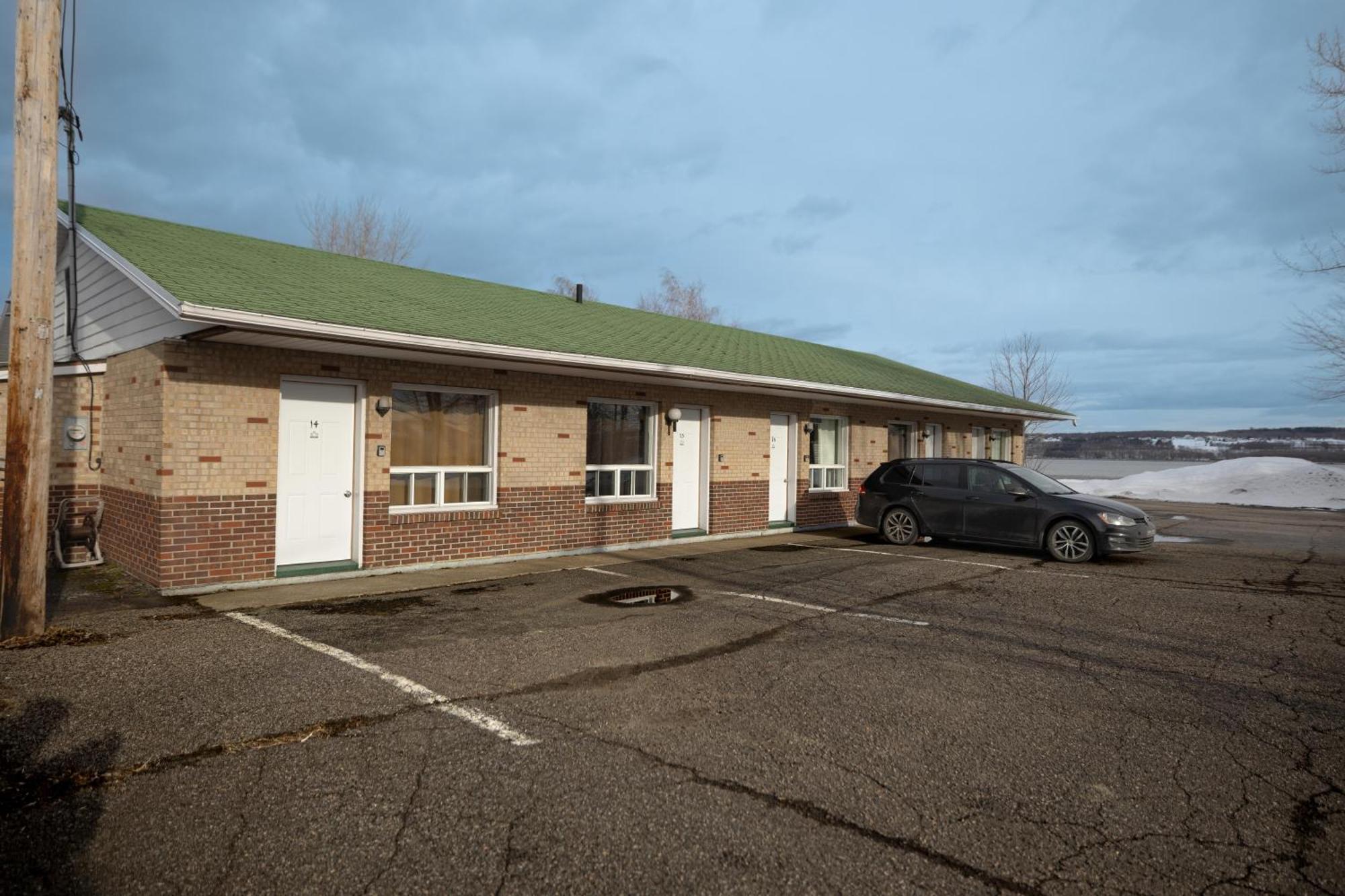 Motel Deblois Sainte-Anne-de-Beaupré Buitenkant foto